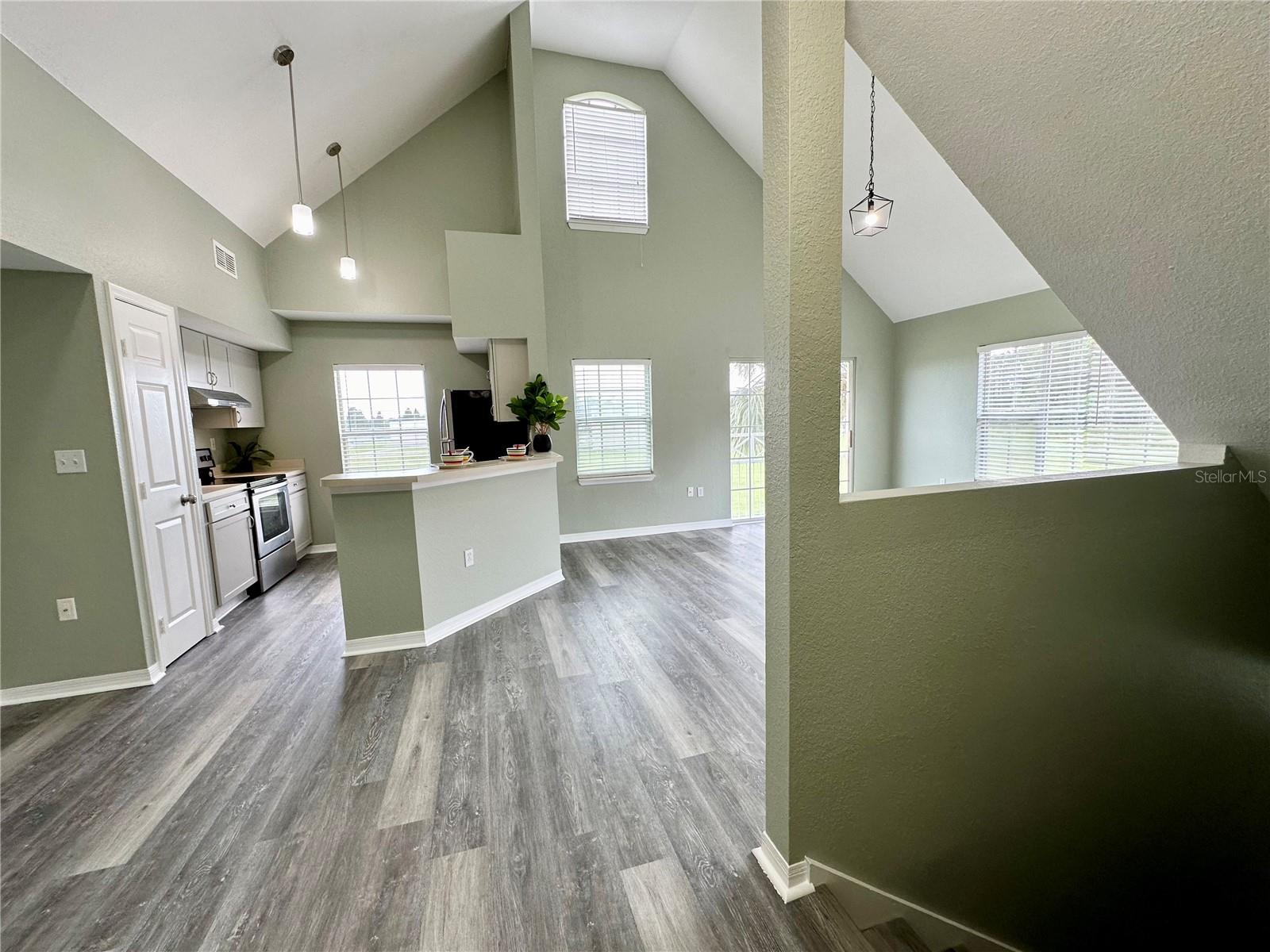 Image 7 of 27 For 10534 White Lake Court 10534