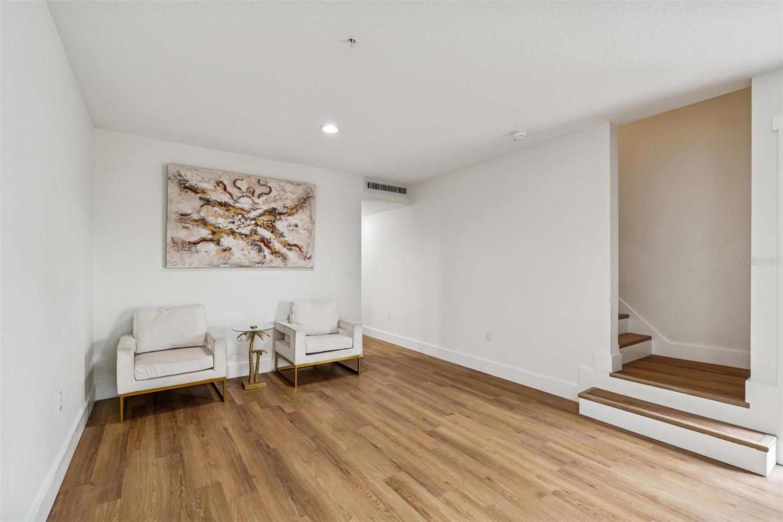 Image 17 of 38 For 718 Haven Place 718