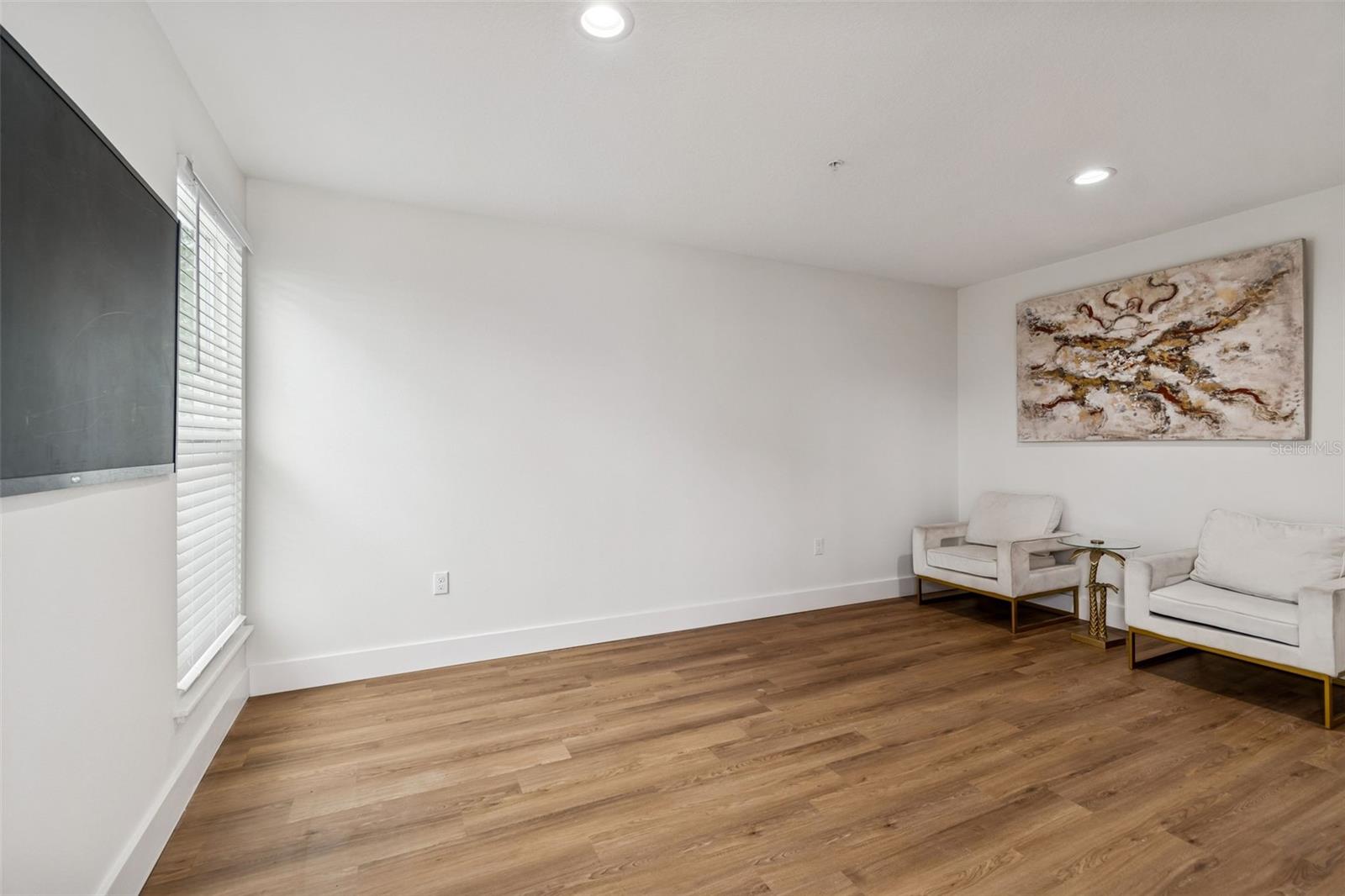 Image 29 of 38 For 718 Haven Place 718