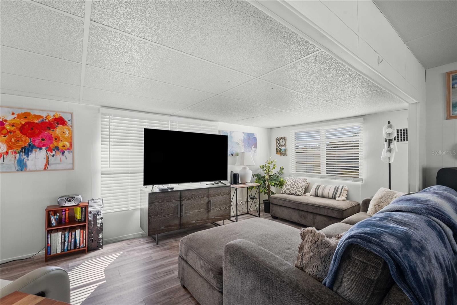 Image 12 of 59 For 37332 Sandra Avenue