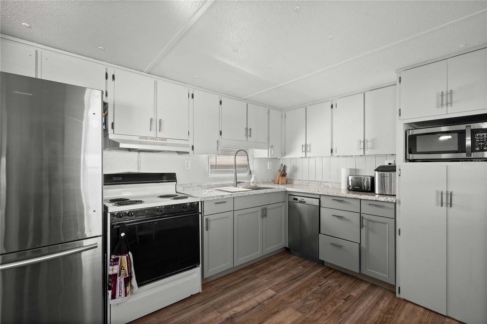 Image 7 of 59 For 37332 Sandra Avenue