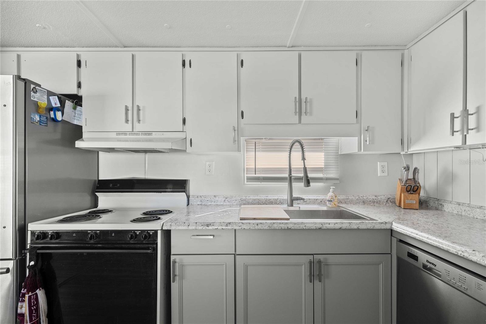 Image 8 of 59 For 37332 Sandra Avenue