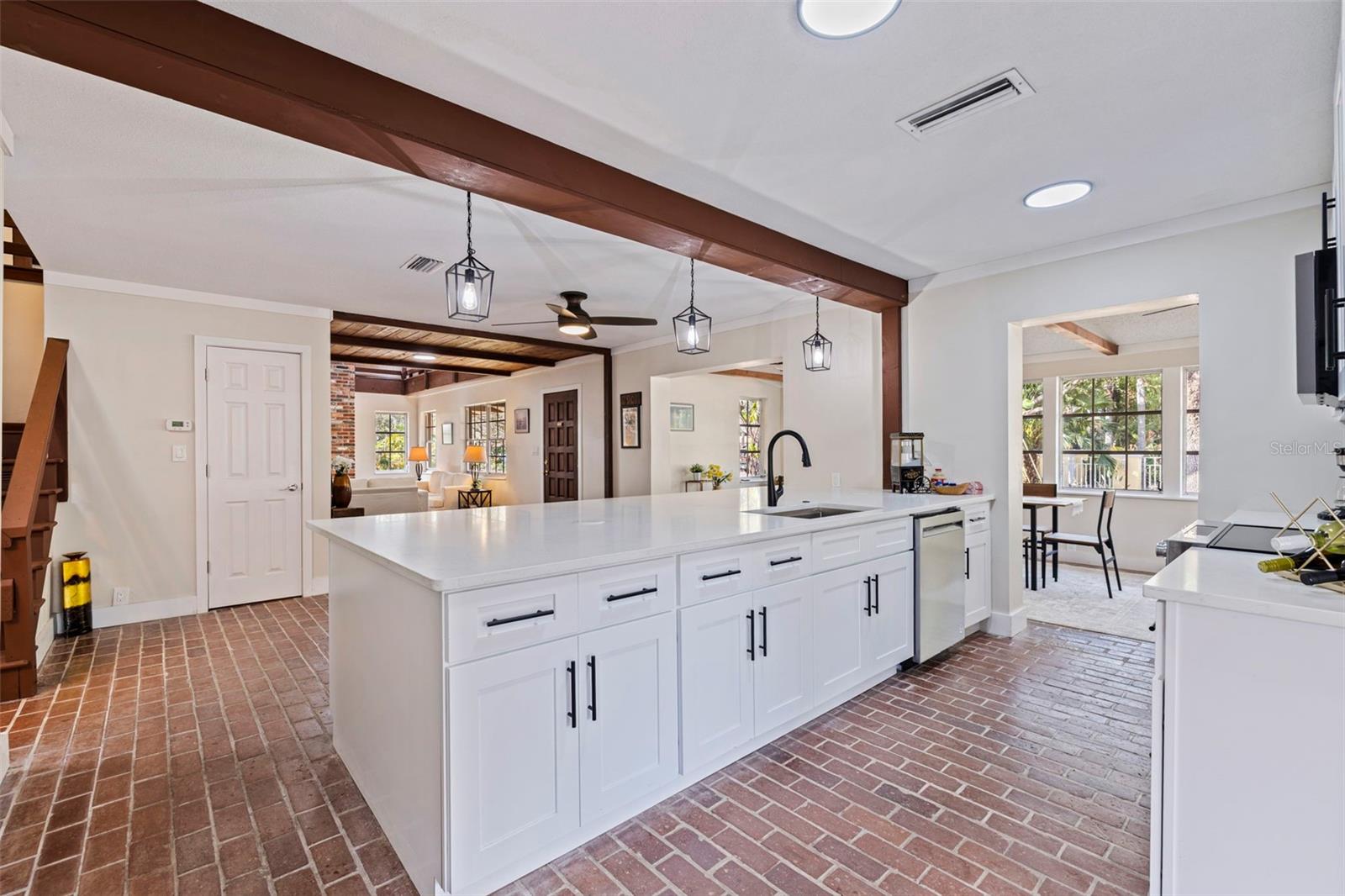 Listing photo id 16 for 2901 Pelham Road N