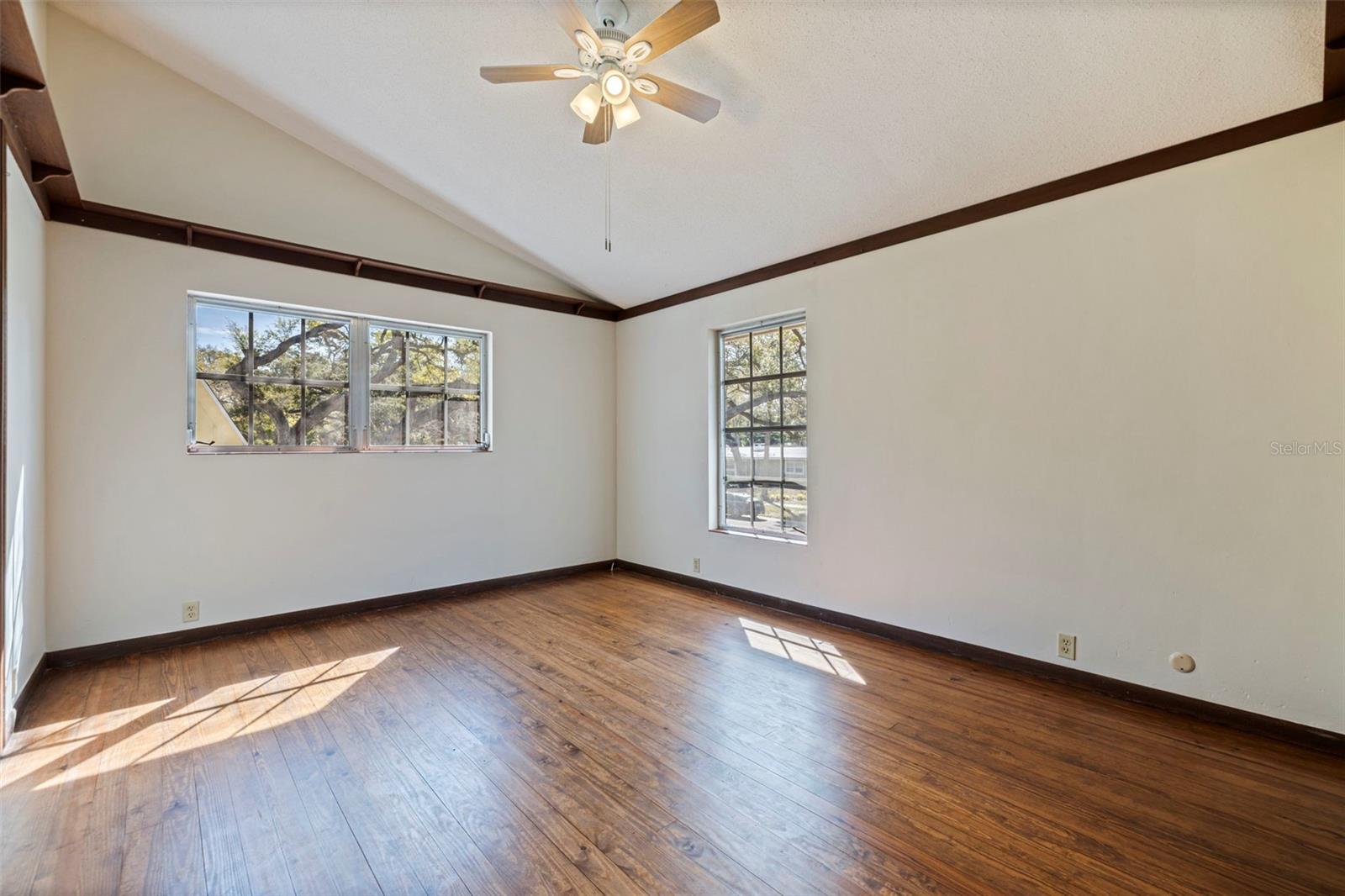 Listing photo id 35 for 2901 Pelham Road N