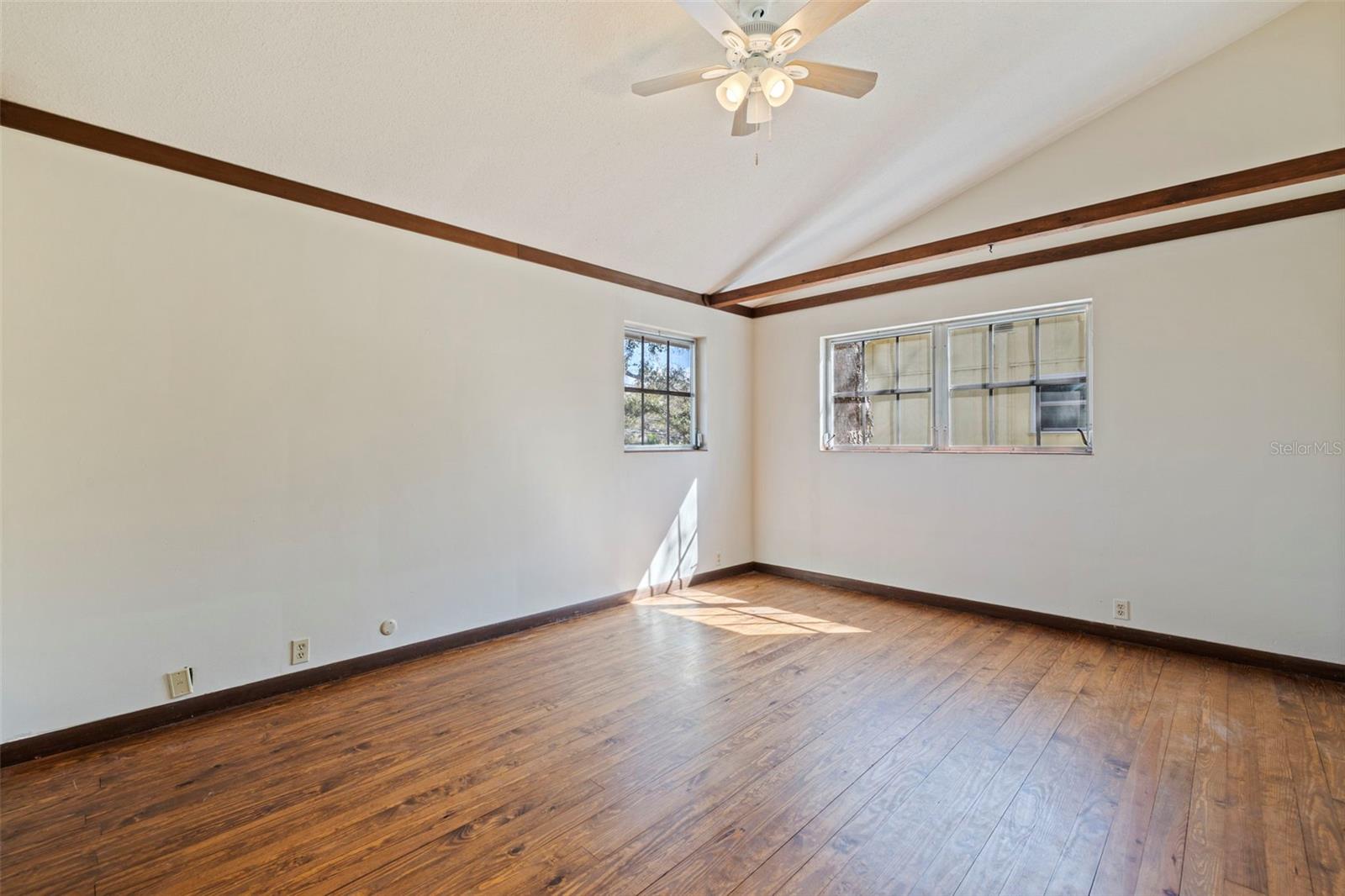 Listing photo id 38 for 2901 Pelham Road N