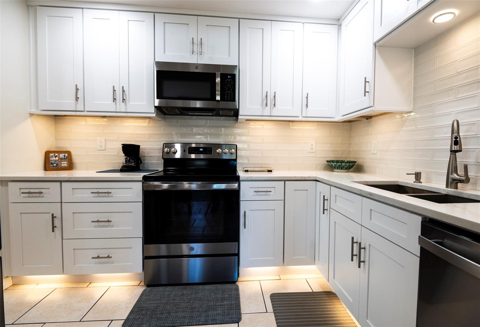 Image 10 of 32 For 569 Bamboo Drive S