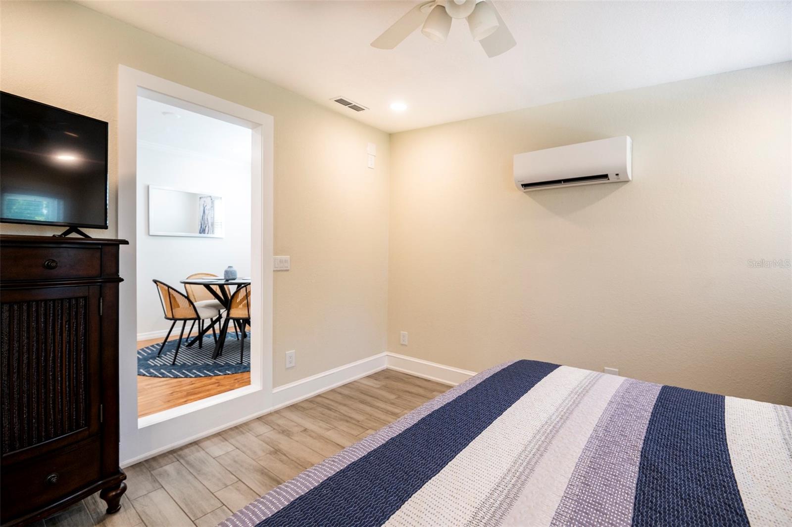 Image 13 of 32 For 569 Bamboo Drive S