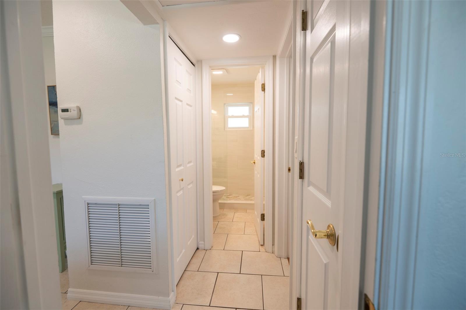 Image 21 of 32 For 569 Bamboo Drive S