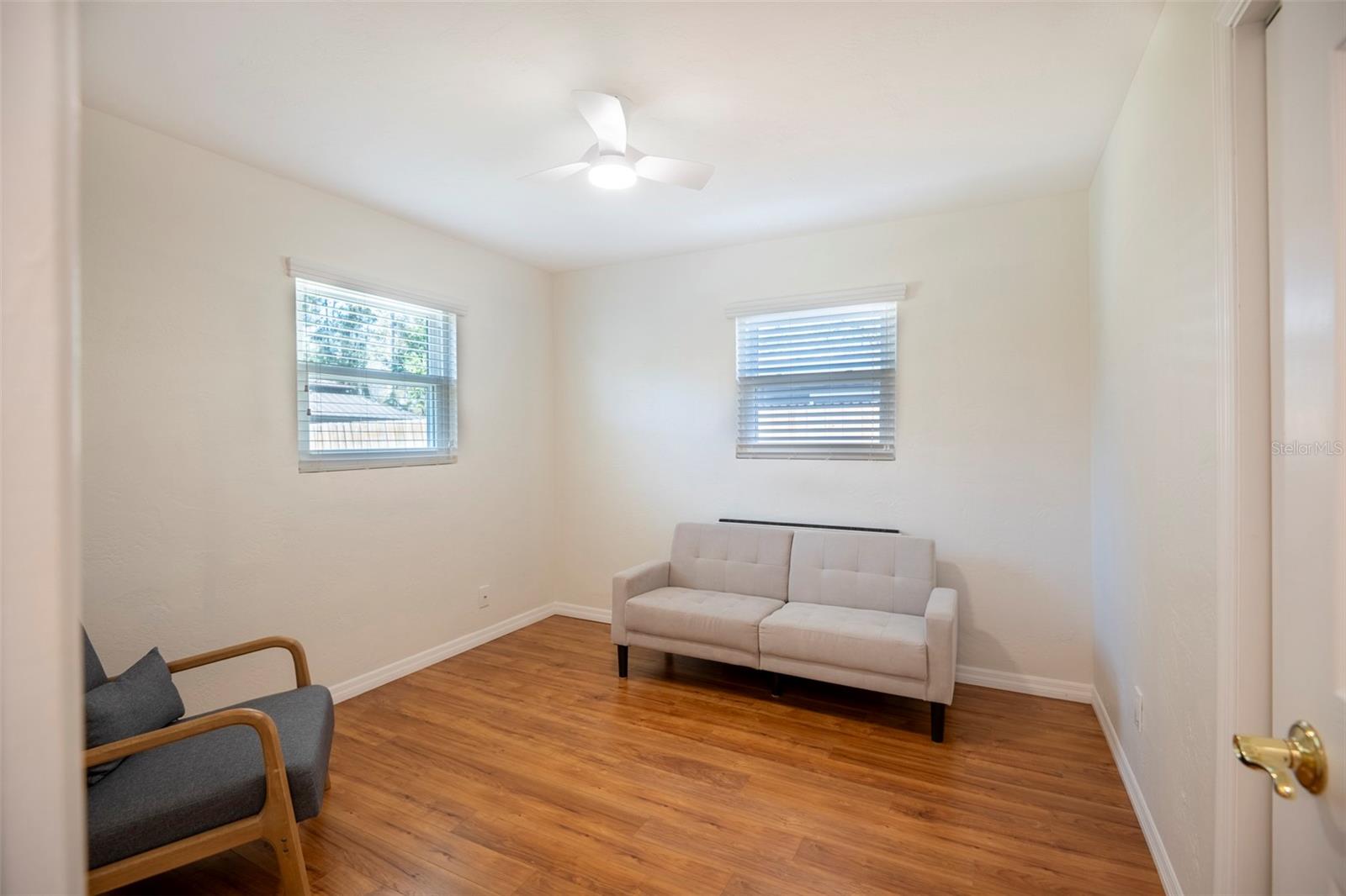 Image 23 of 32 For 569 Bamboo Drive S