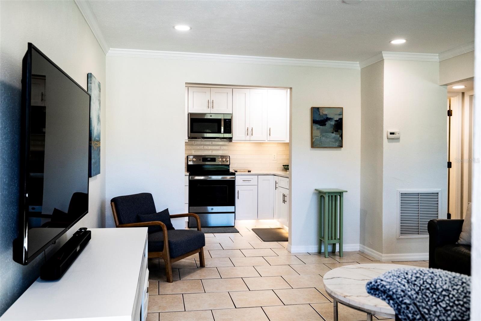 Image 4 of 32 For 569 Bamboo Drive S