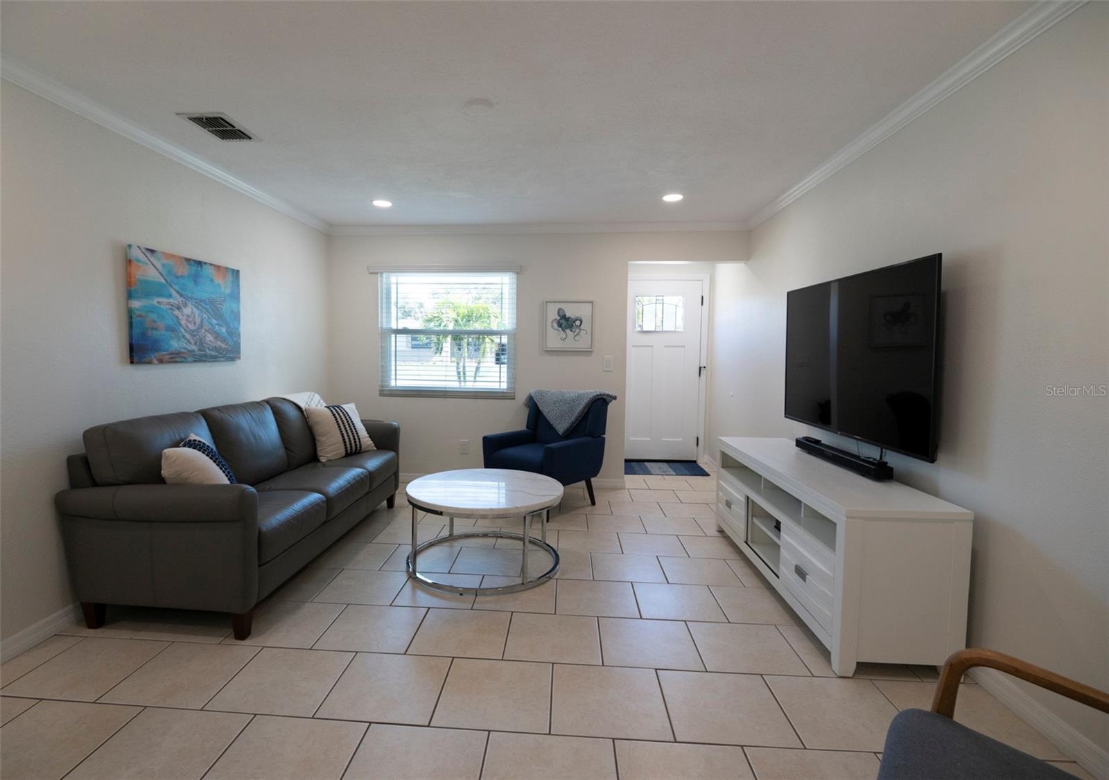 Image 5 of 32 For 569 Bamboo Drive S