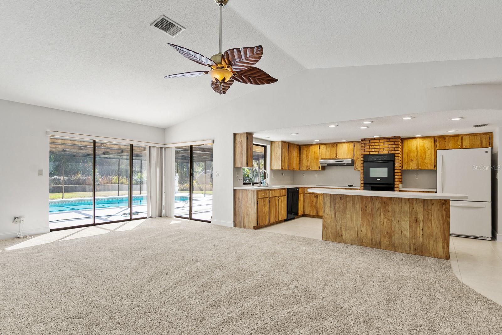 Listing photo id 11 for 10206 Lakeview Drive