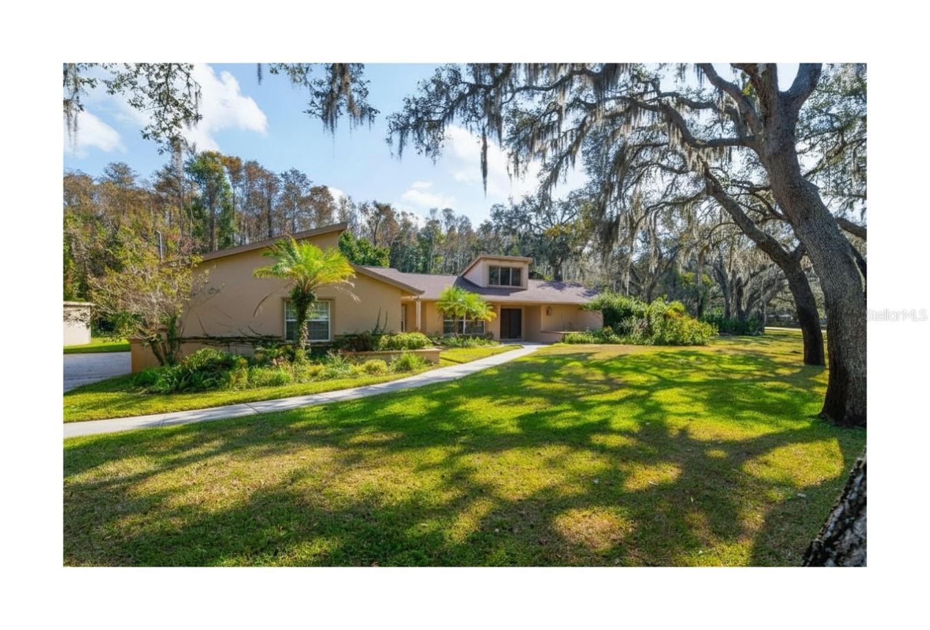 Listing photo id 0 for 10206 Lakeview Drive