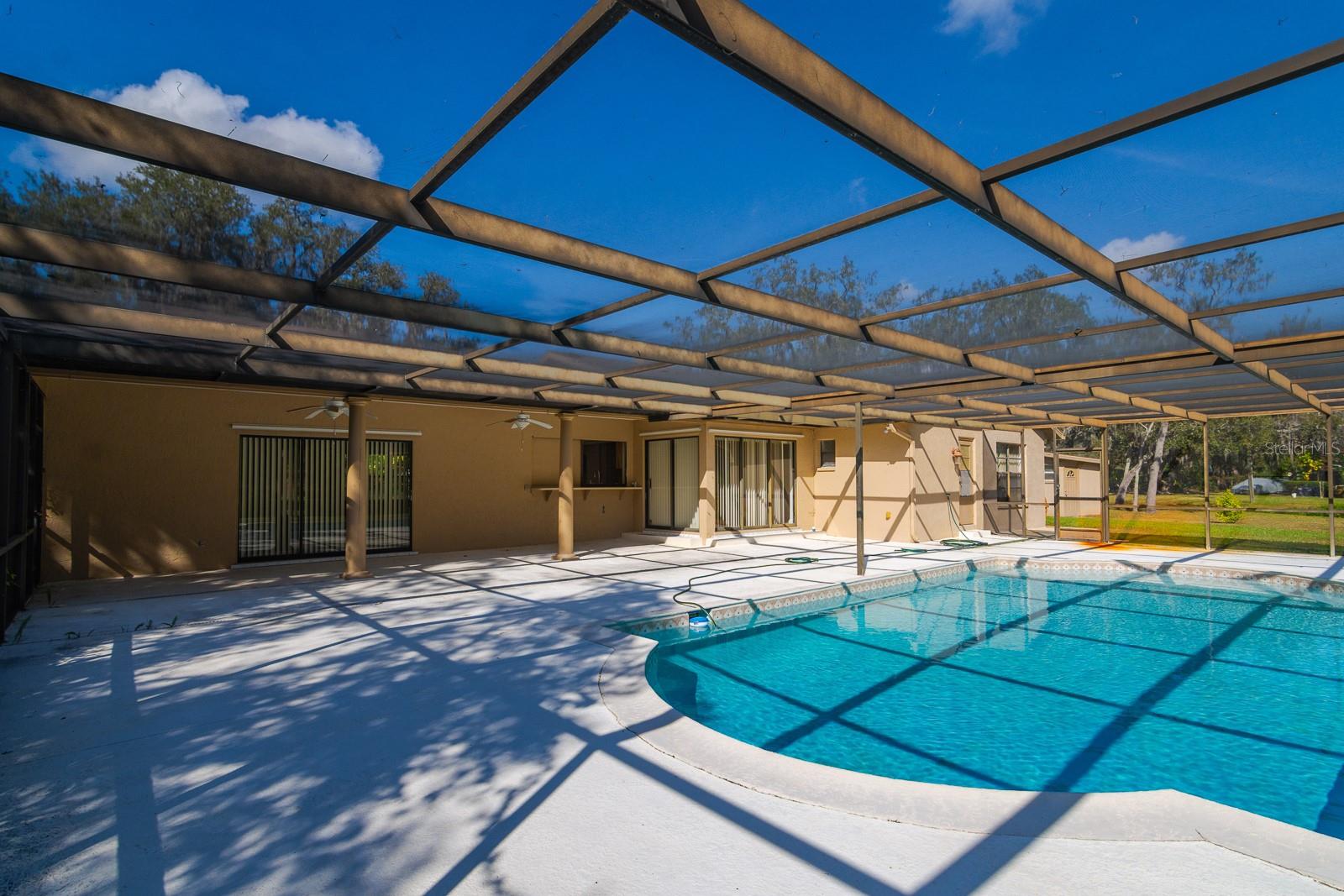 Listing photo id 38 for 10206 Lakeview Drive