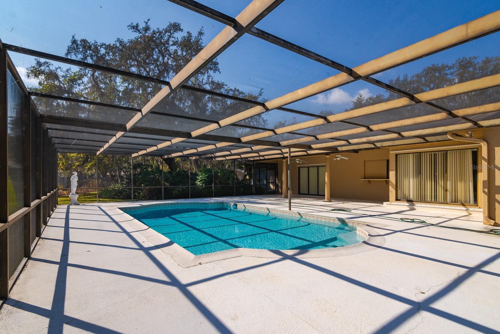 Listing photo id 39 for 10206 Lakeview Drive