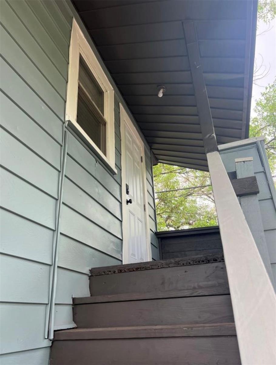 Listing photo id 13 for 115 Plymouth Street B