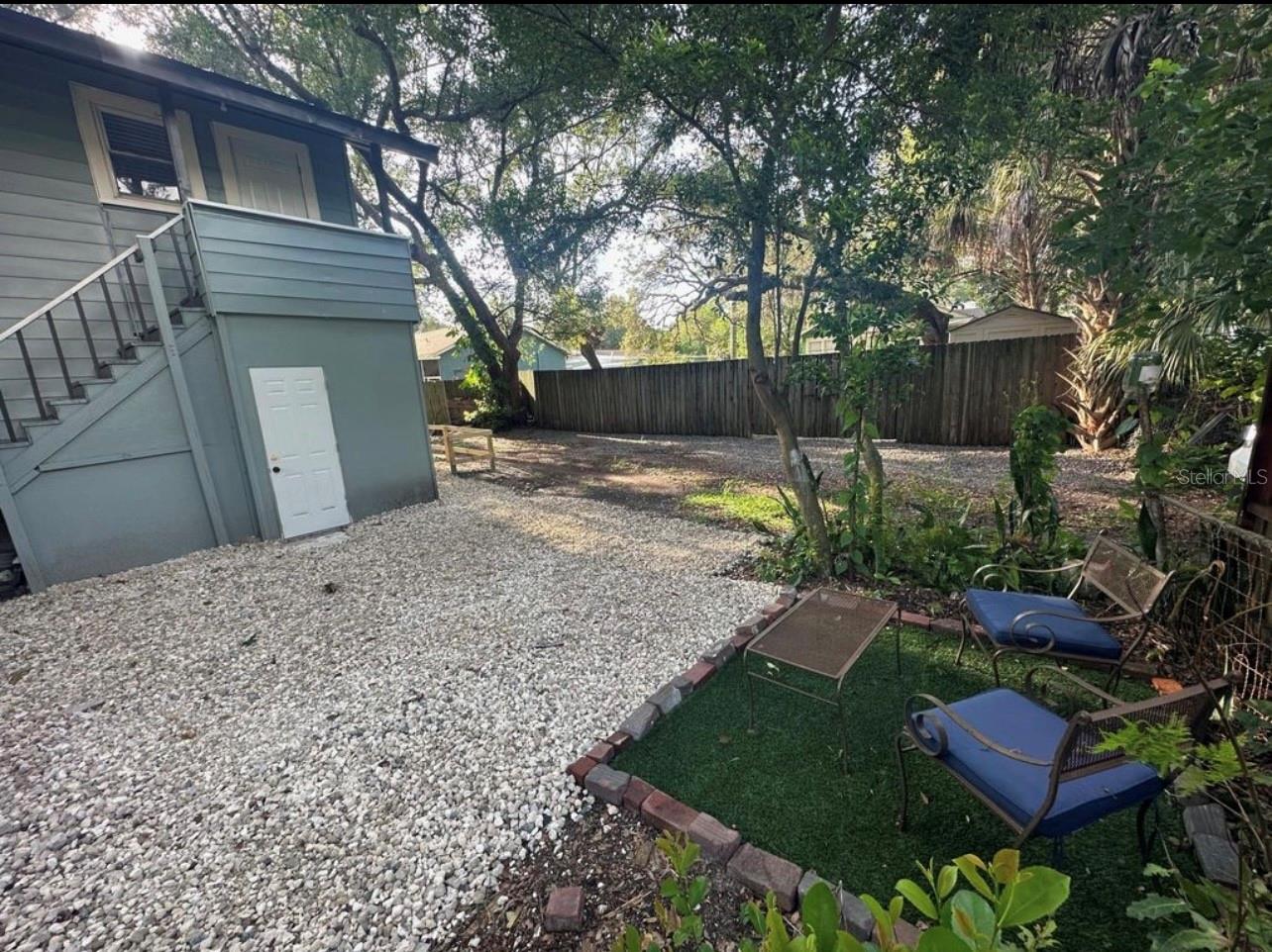 Listing photo id 1 for 115 Plymouth Street B