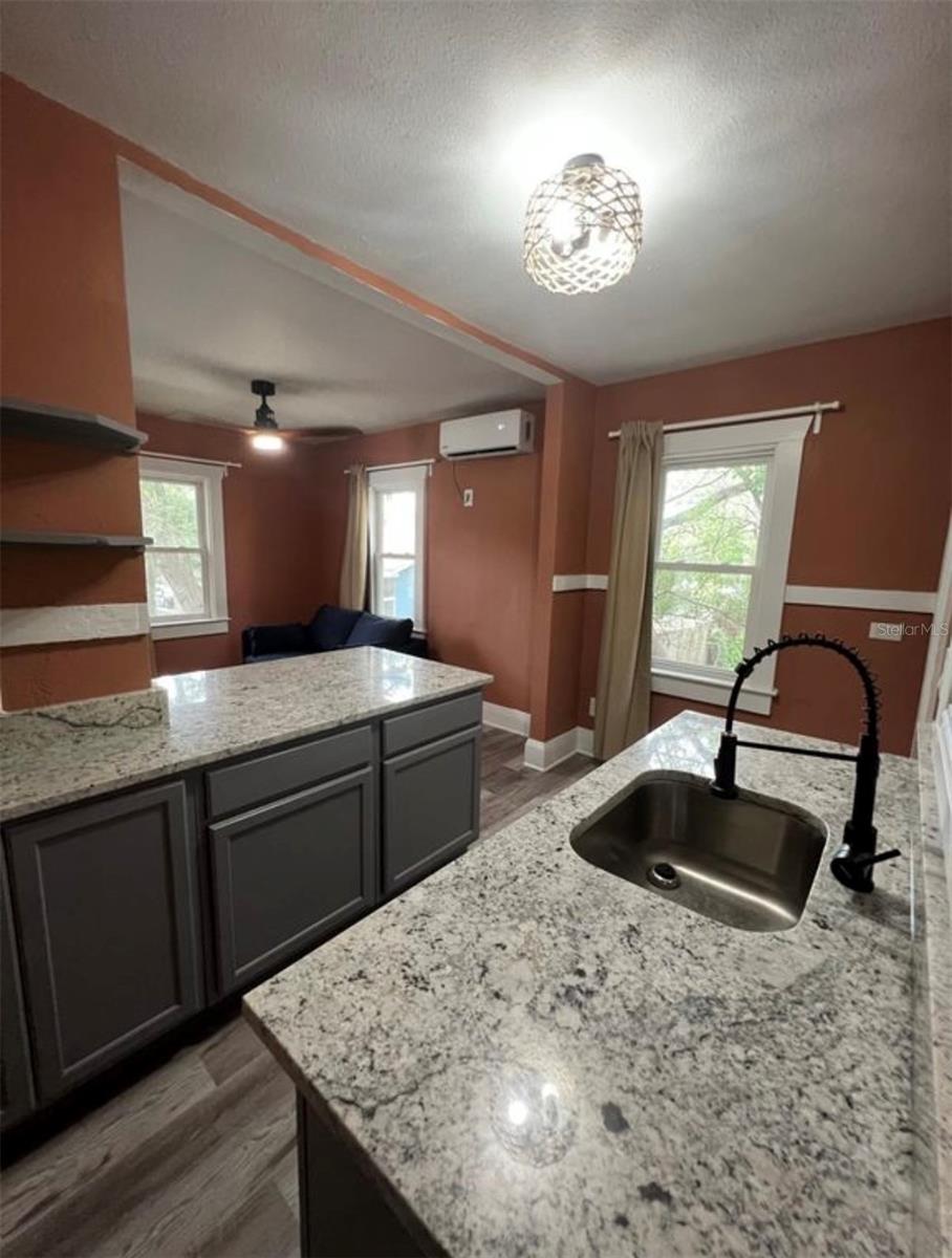 Listing photo id 7 for 115 Plymouth Street B