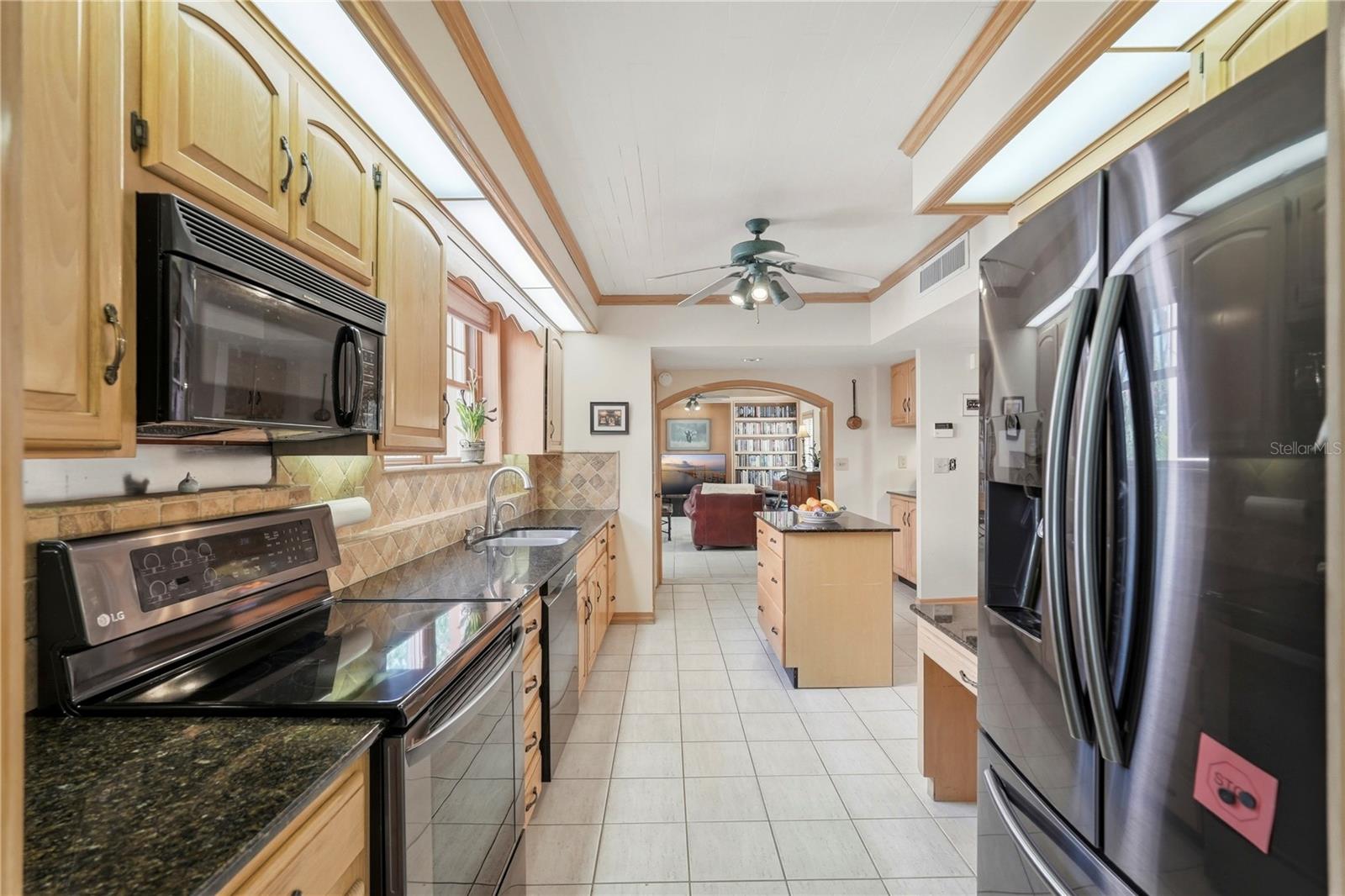 Image 11 of 39 For 100 72nd Street S