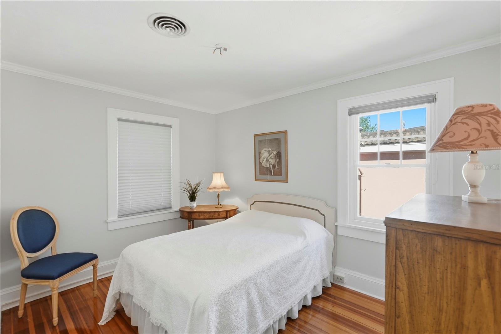 Image 23 of 39 For 100 72nd Street S