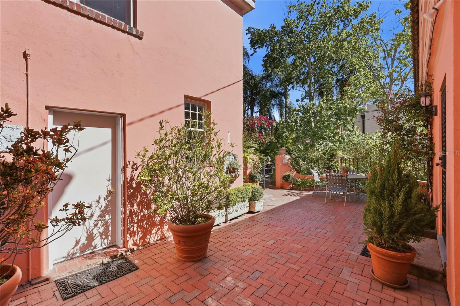 Image 27 of 39 For 100 72nd Street S