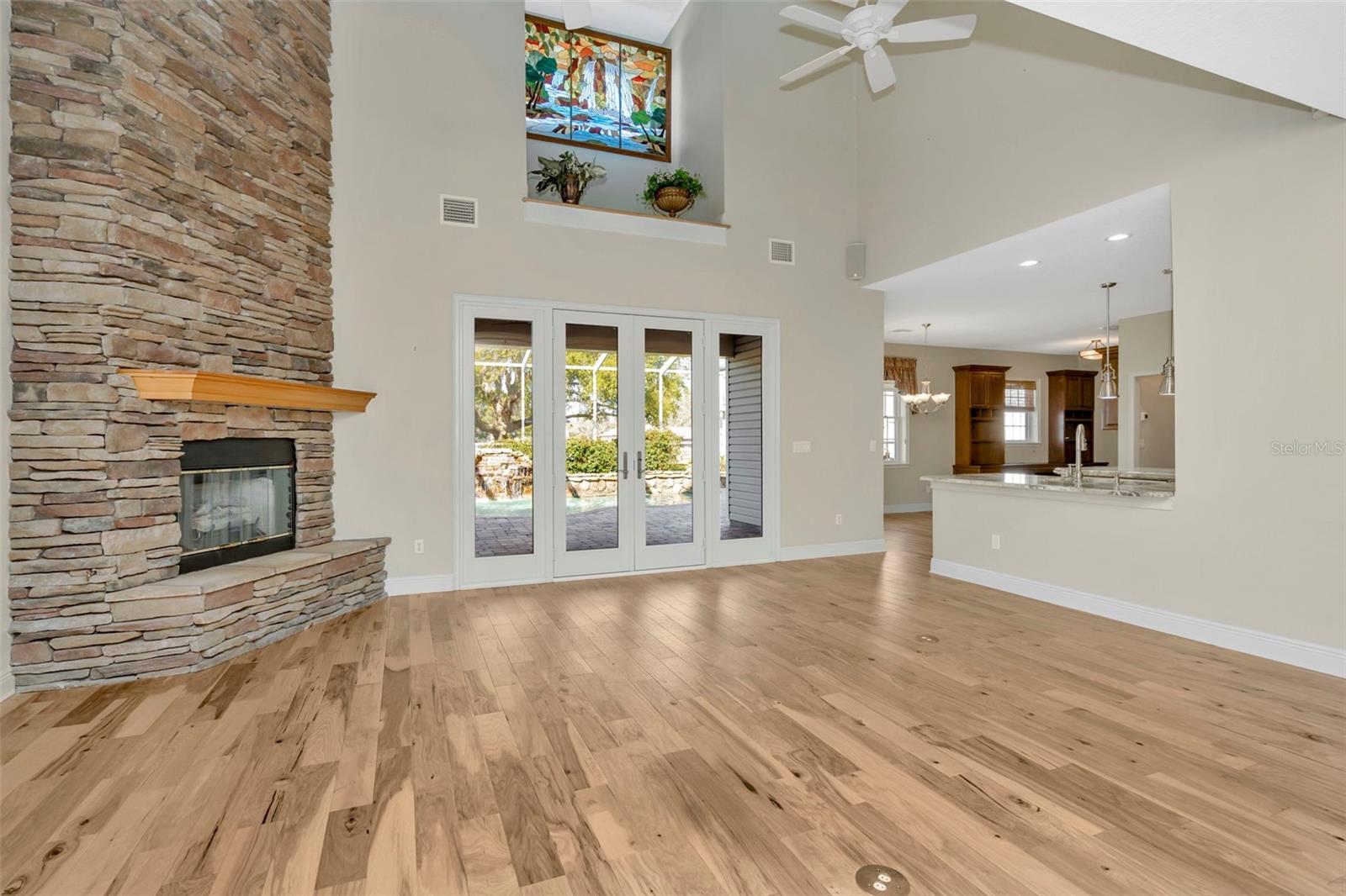 Listing photo id 12 for 12051 Driver Lane