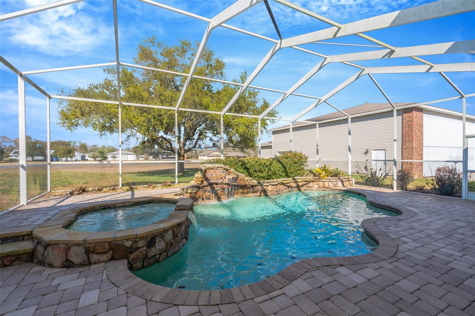 Listing photo id 40 for 12051 Driver Lane