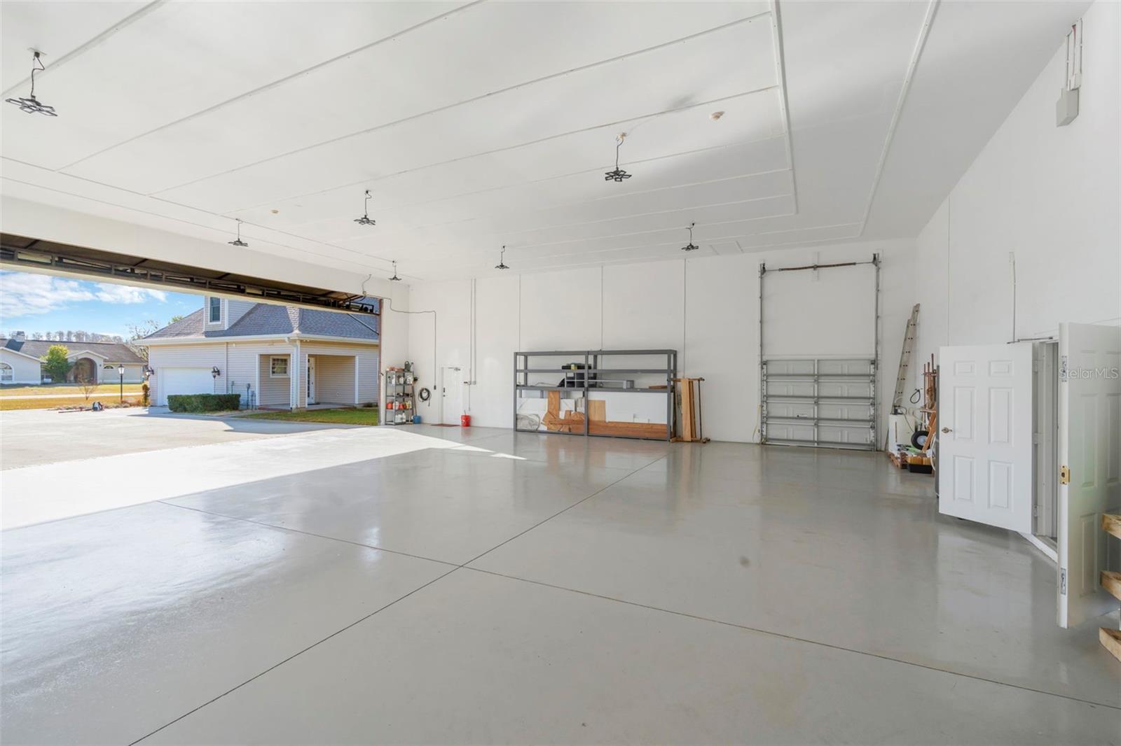 Listing photo id 46 for 12051 Driver Lane