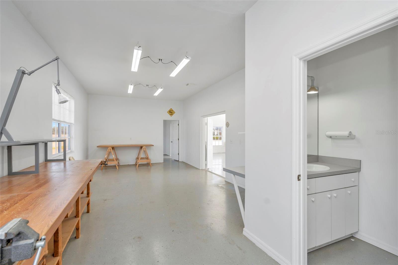 Listing photo id 49 for 12051 Driver Lane