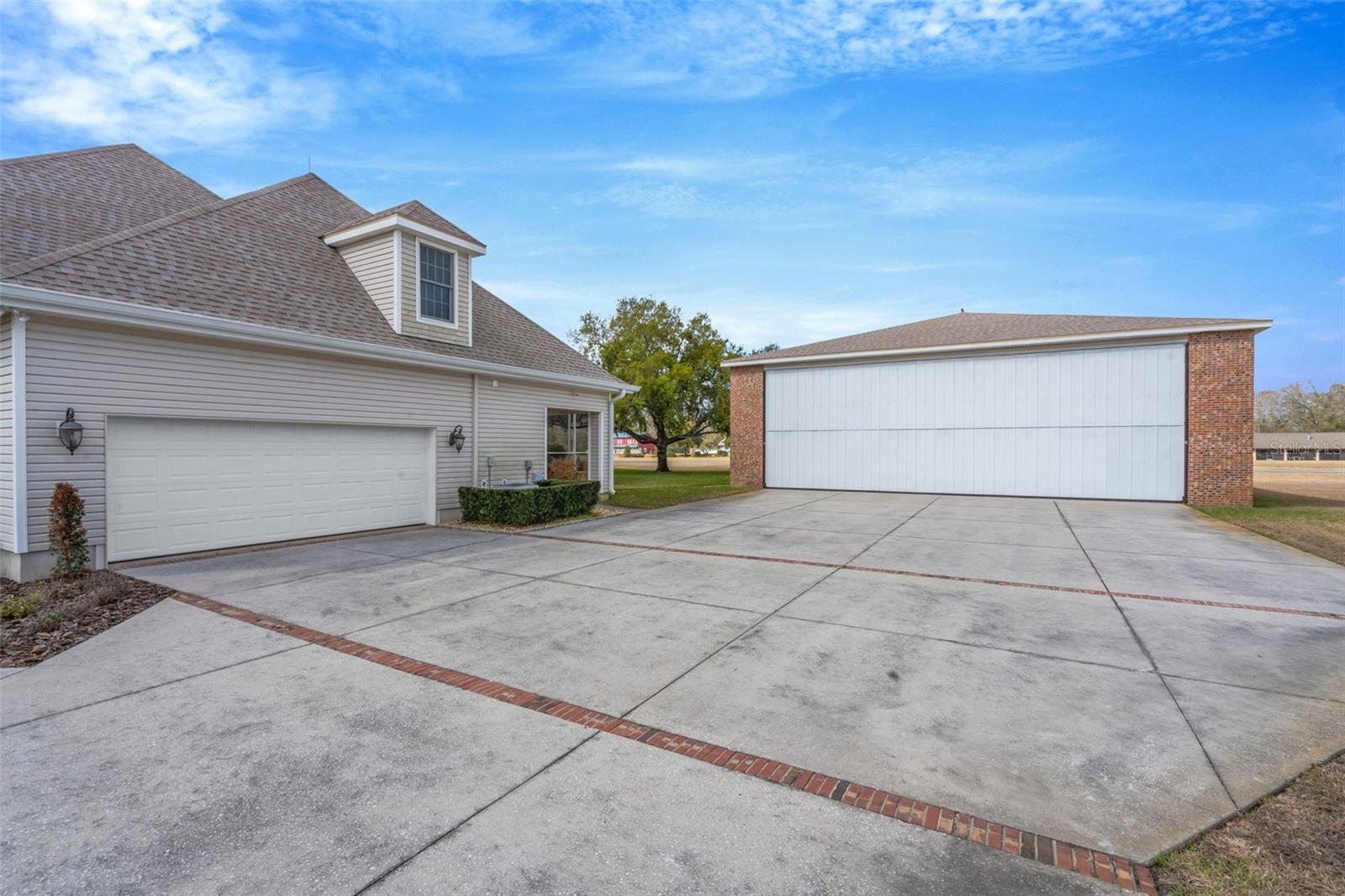 Listing photo id 4 for 12051 Driver Lane