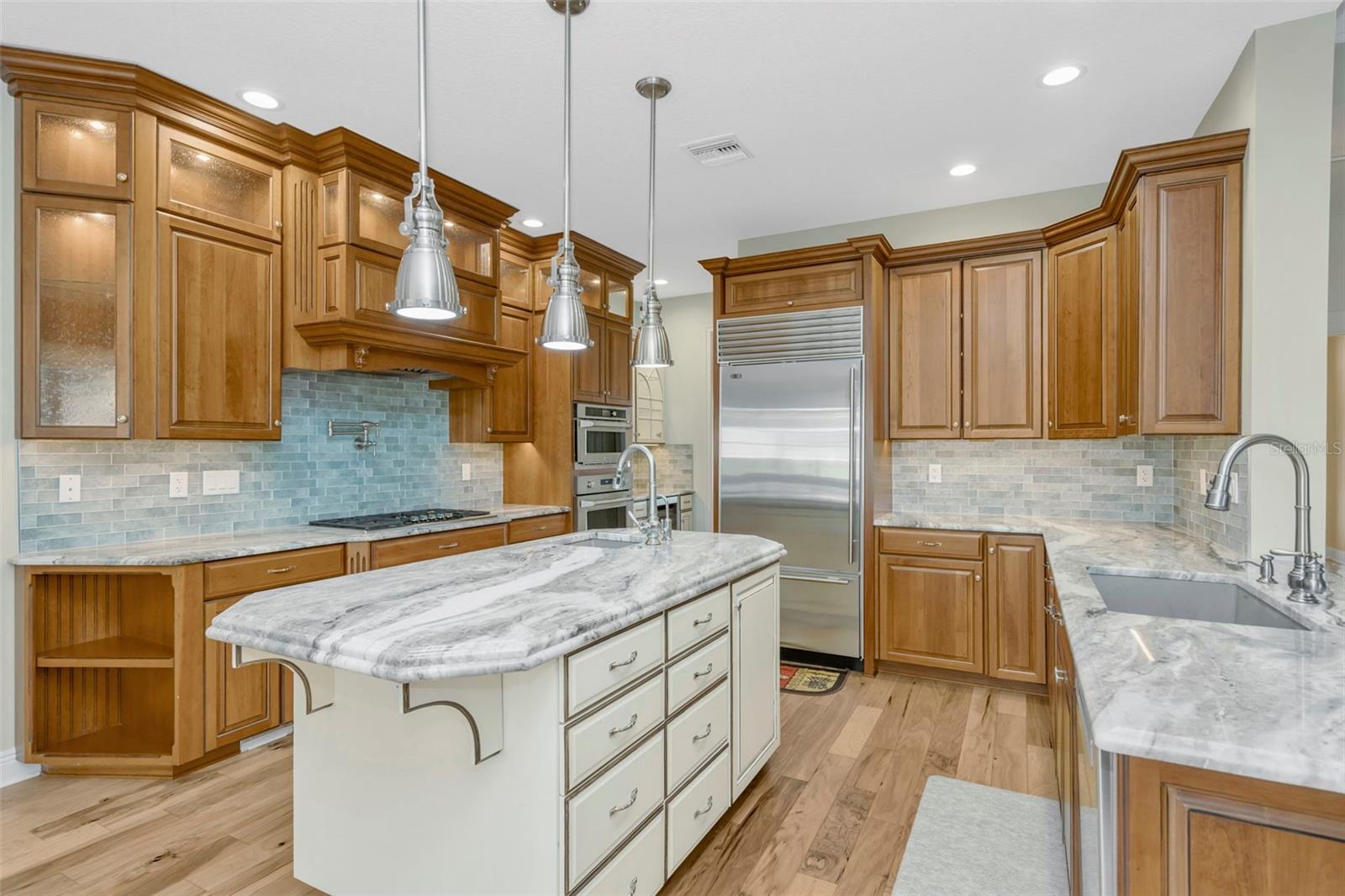 Listing photo id 6 for 12051 Driver Lane