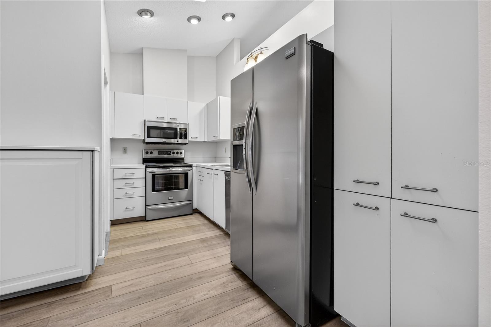 Image 10 of 30 For 907 San Carlos Avenue Ne