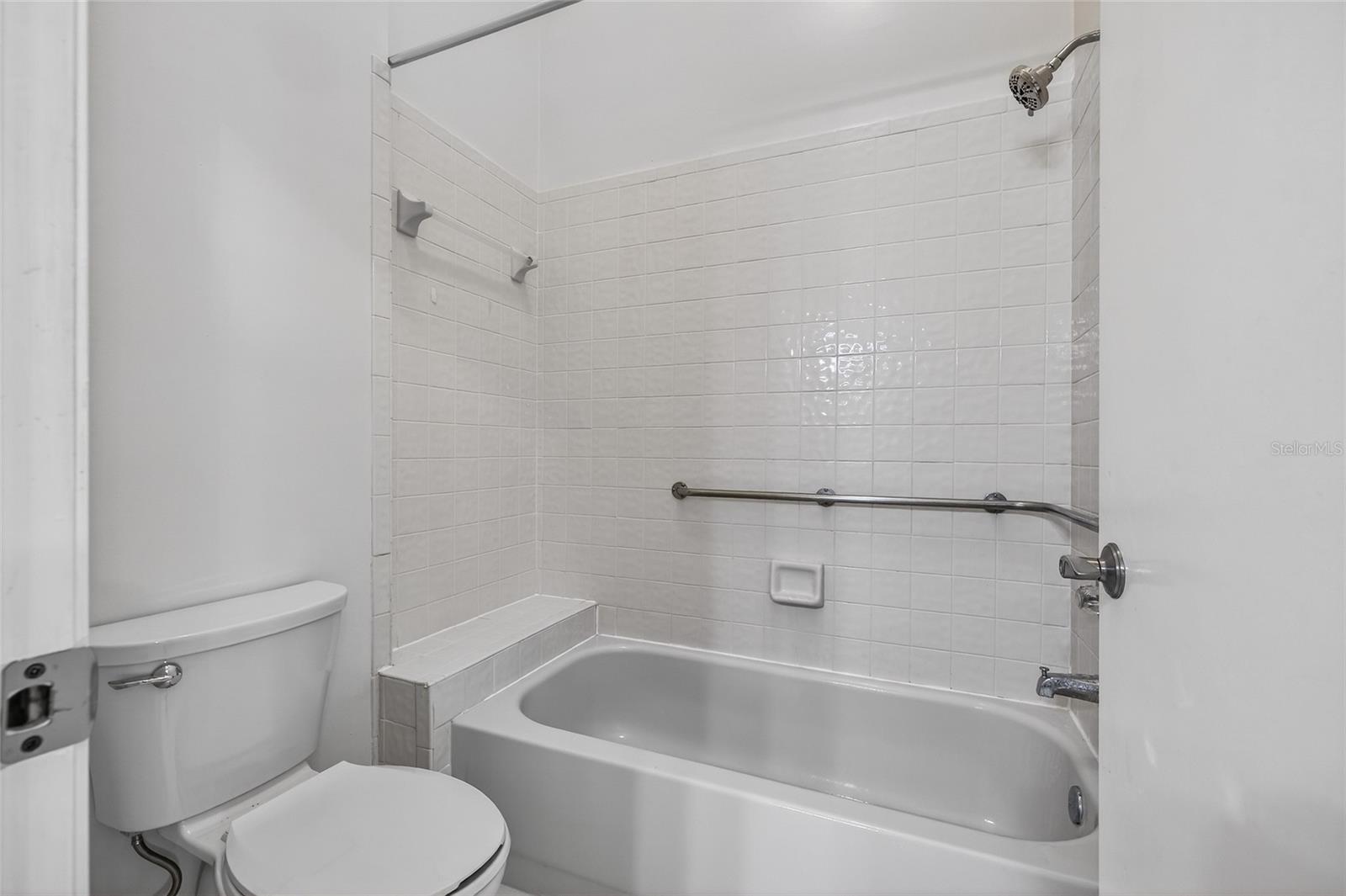 Image 16 of 30 For 907 San Carlos Avenue Ne