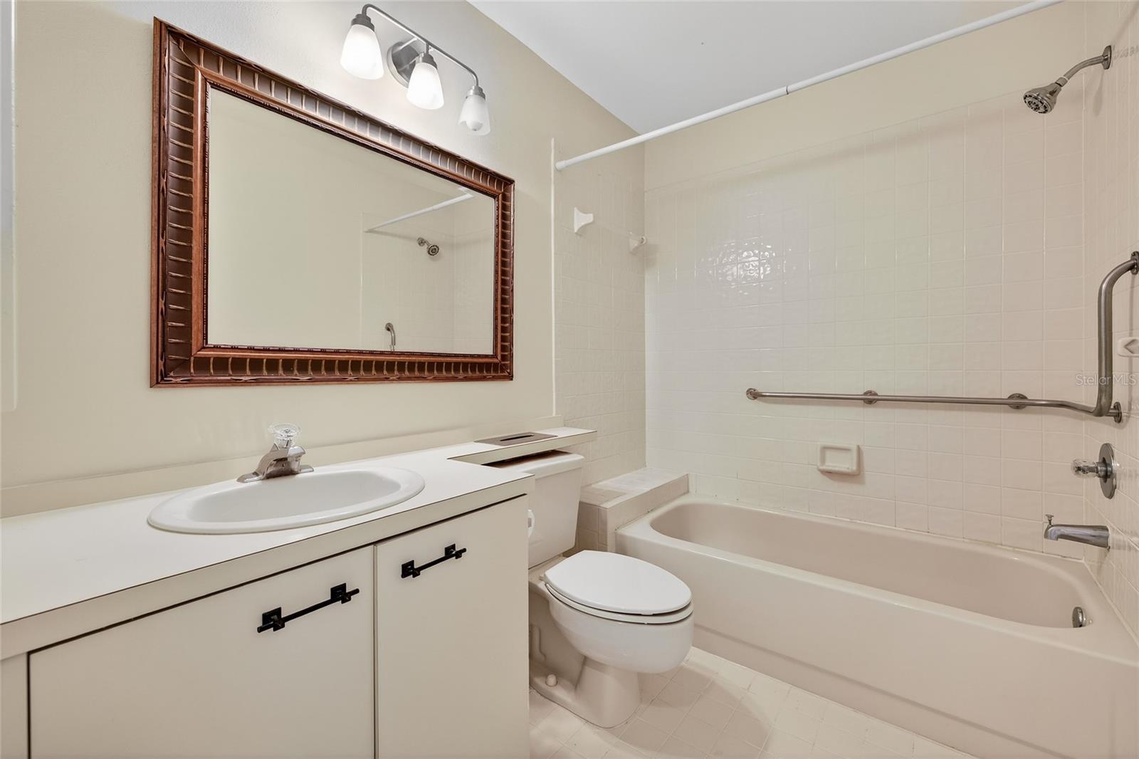 Image 19 of 30 For 907 San Carlos Avenue Ne