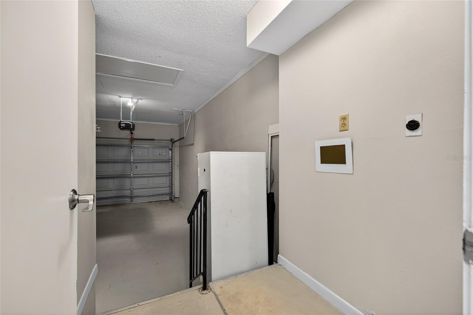 Image 21 of 30 For 907 San Carlos Avenue Ne