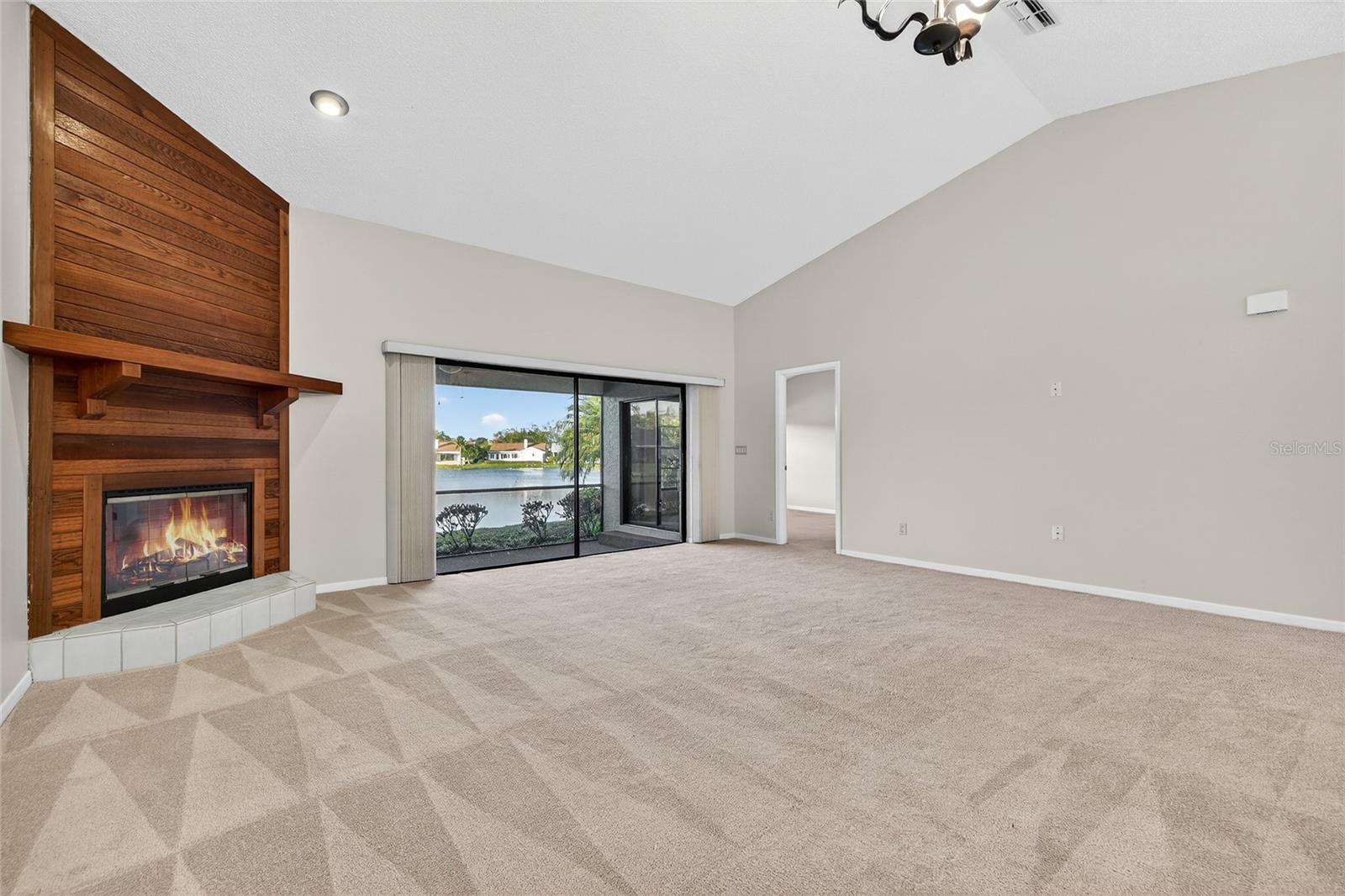 Image 7 of 30 For 907 San Carlos Avenue Ne