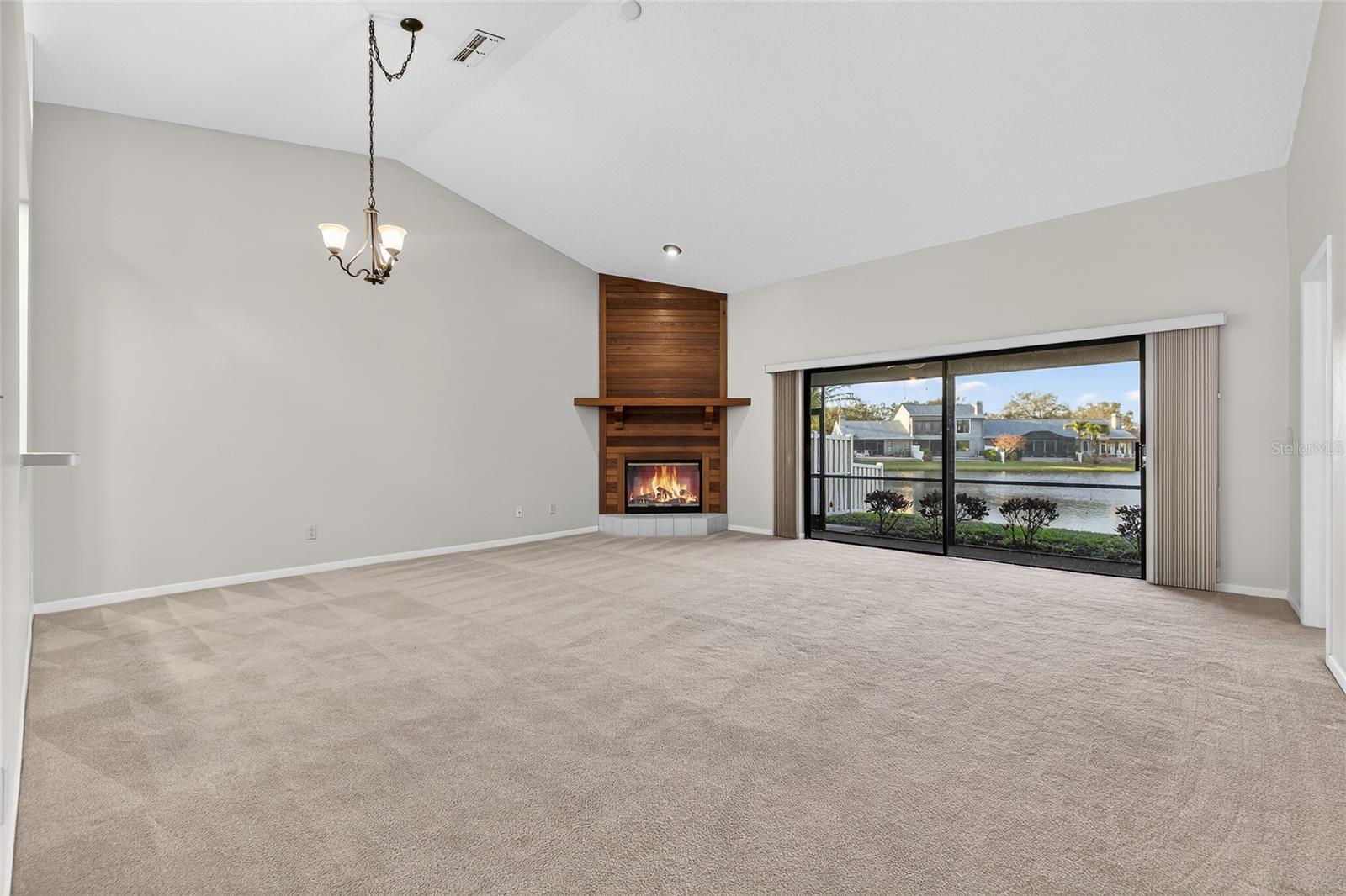 Image 8 of 30 For 907 San Carlos Avenue Ne