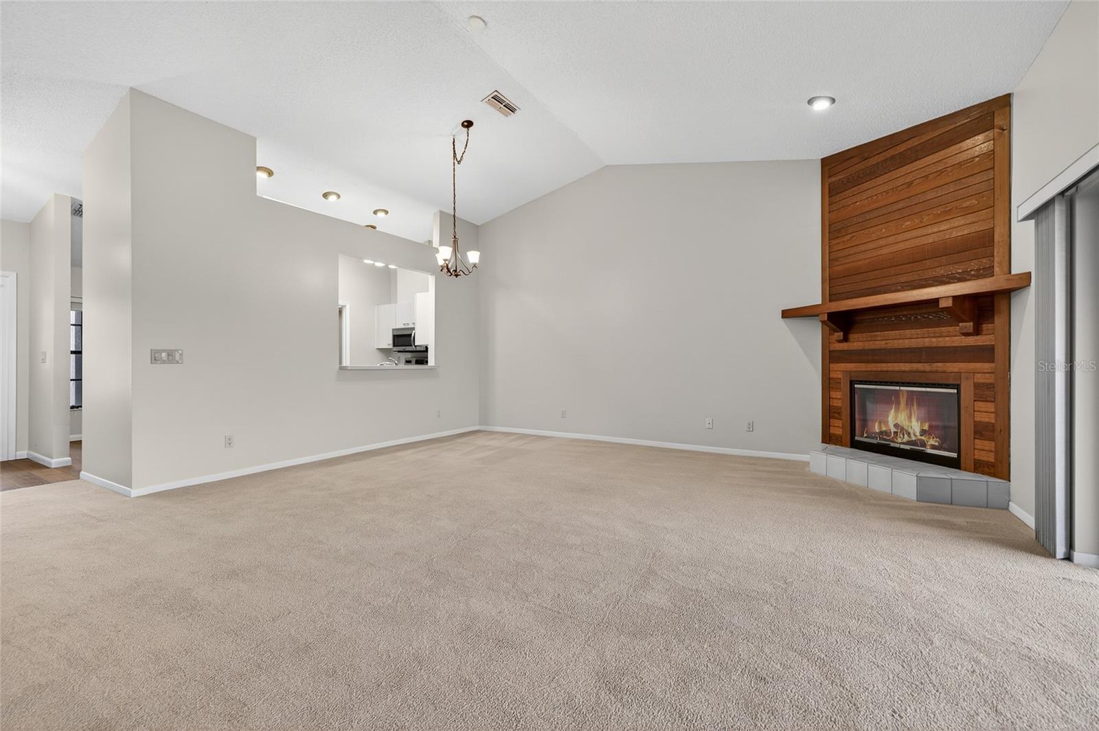 Image 9 of 30 For 907 San Carlos Avenue Ne