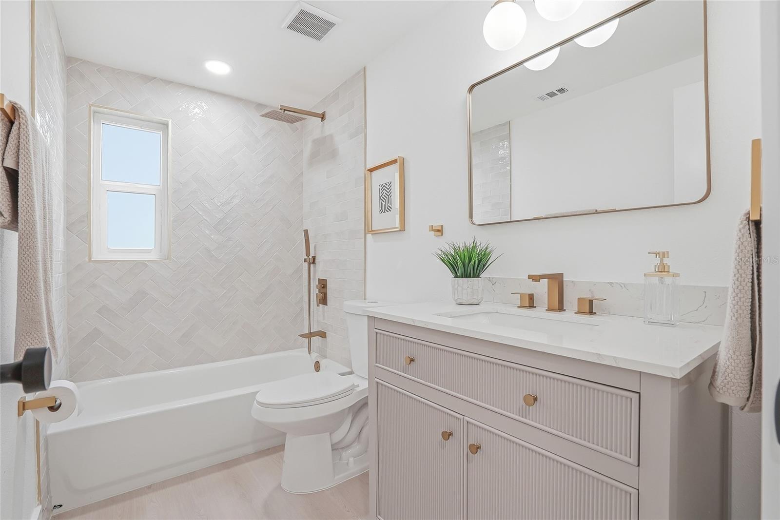 Image 22 of 39 For 16133 Sandcrest Way