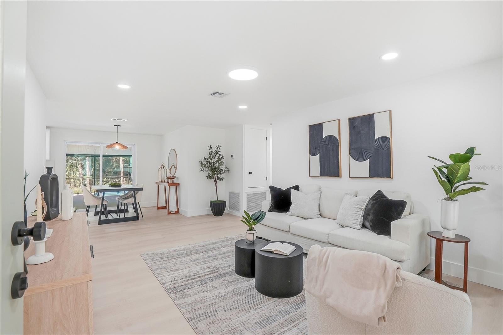 Image 3 of 39 For 16133 Sandcrest Way