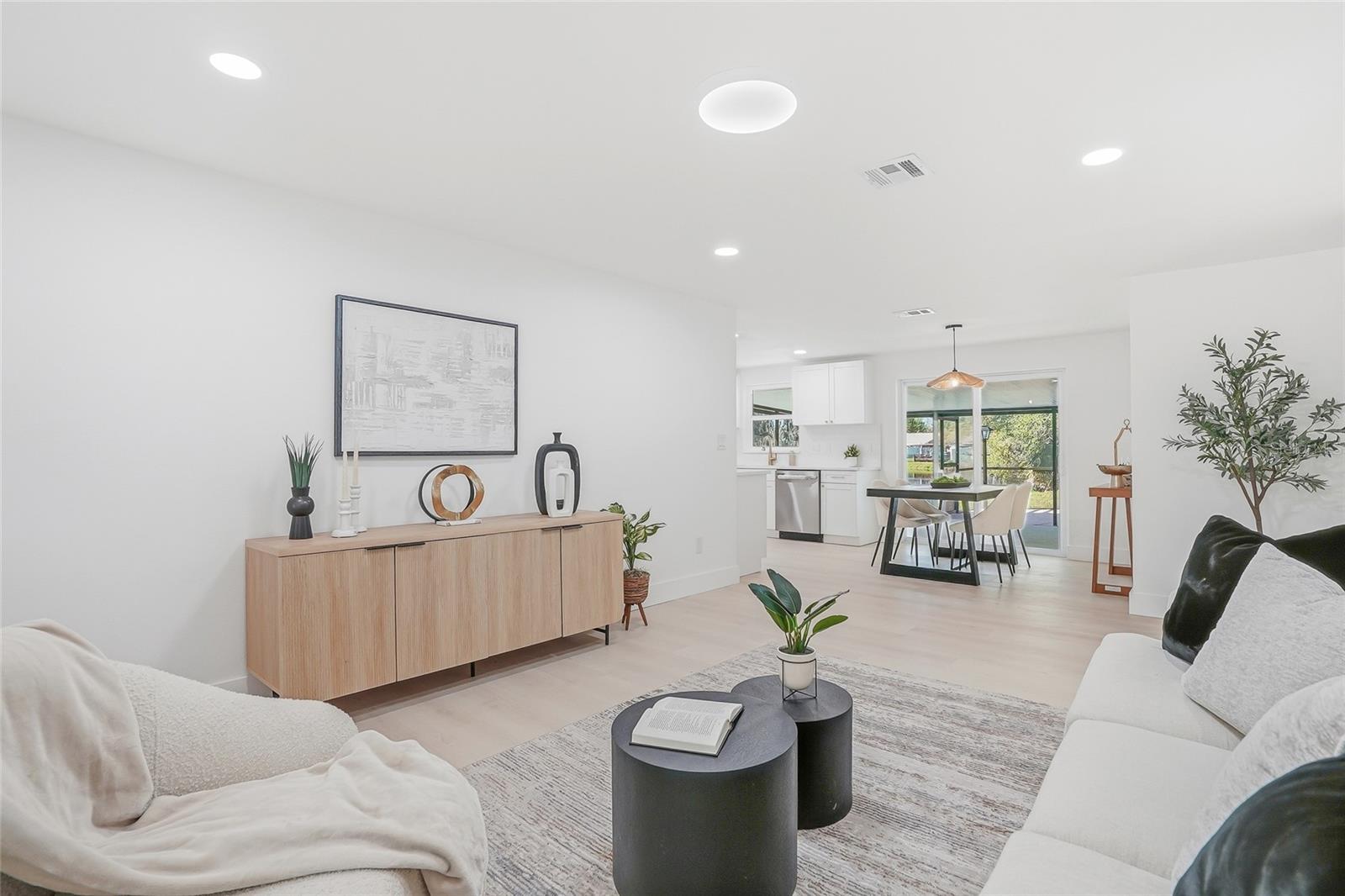 Image 5 of 39 For 16133 Sandcrest Way