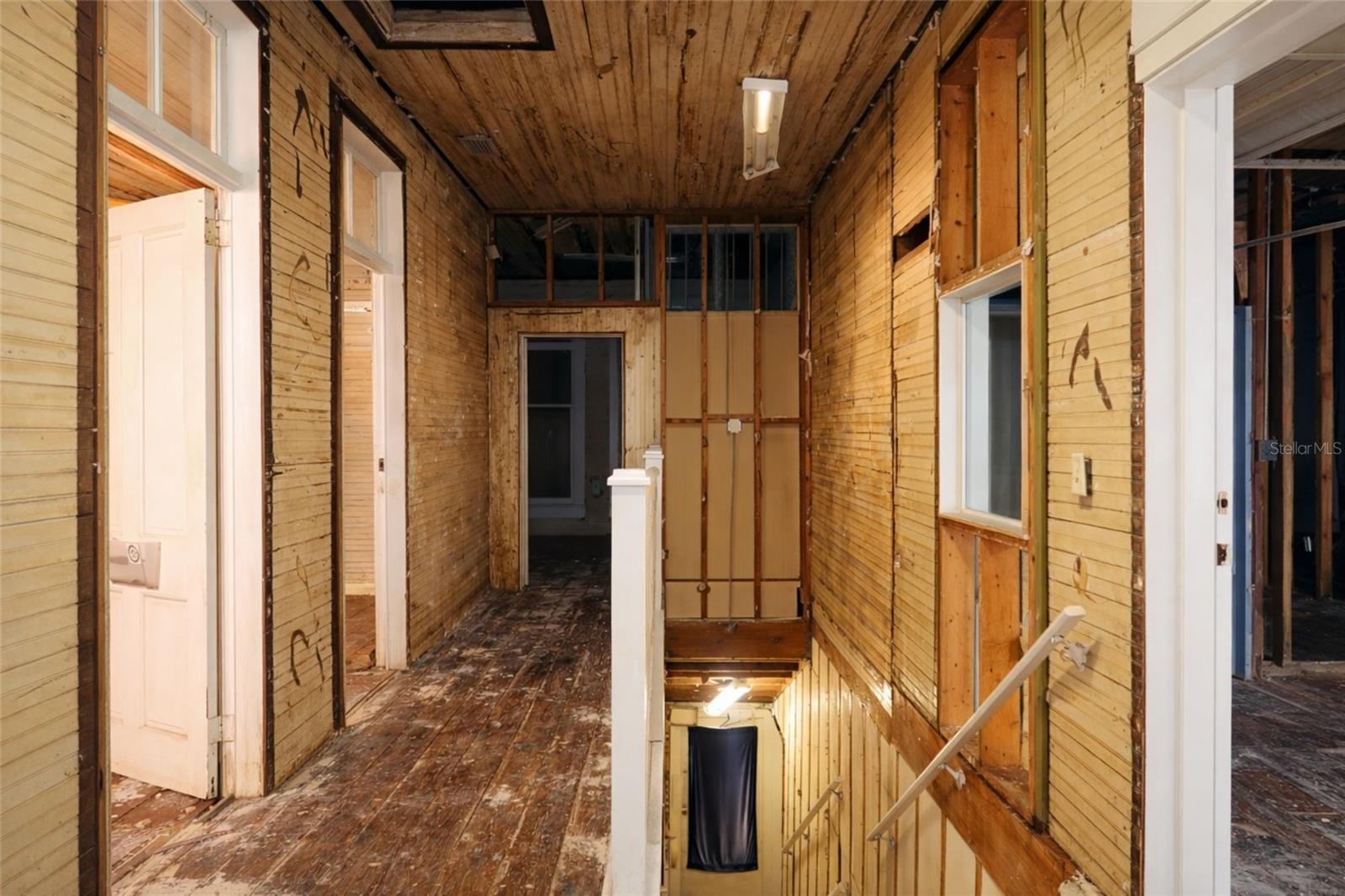 Image 3 of 14 For 528 12th Street W