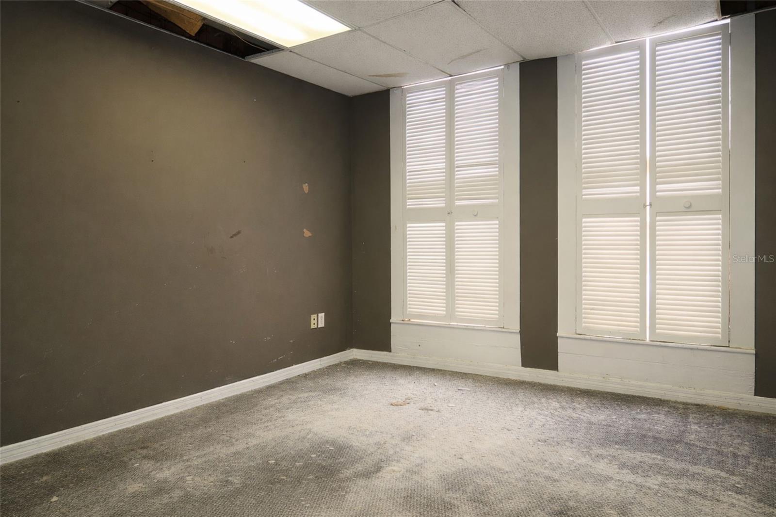 Image 5 of 14 For 528 12th Street W