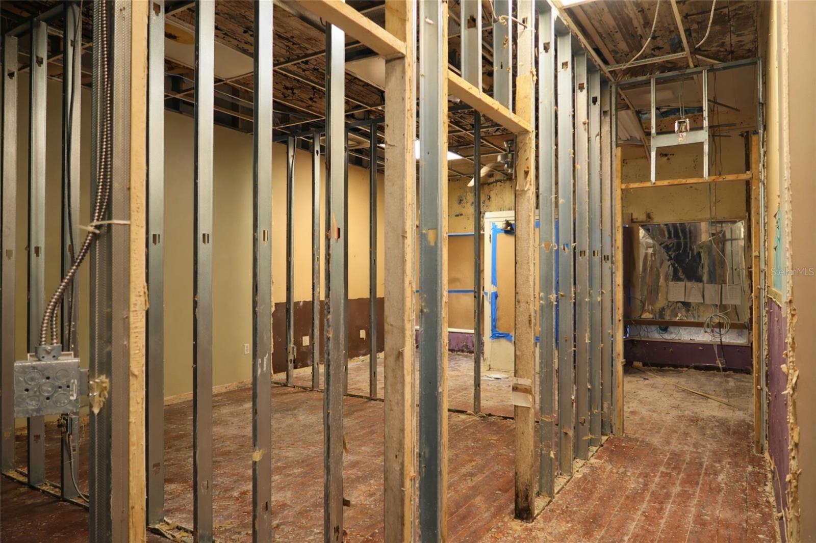 Image 7 of 14 For 528 12th Street W