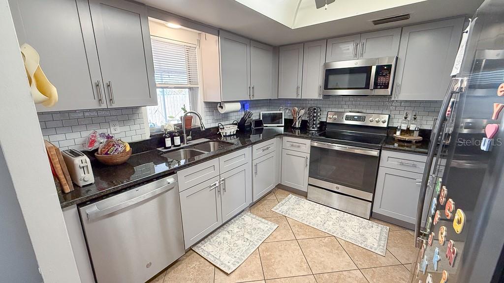 Image 10 of 39 For 3127 Dole Street