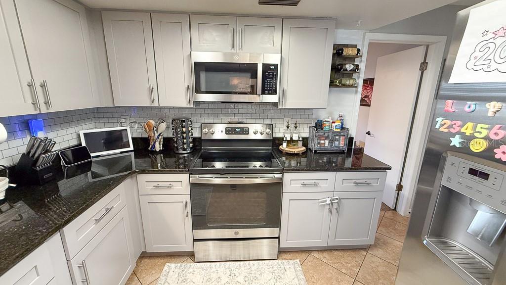 Image 11 of 39 For 3127 Dole Street