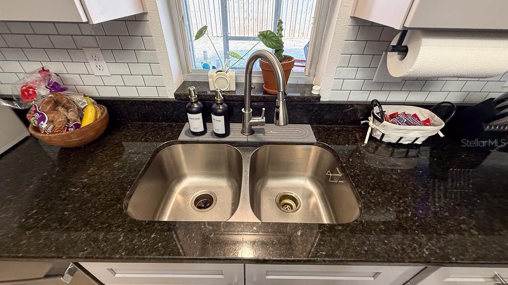 Image 13 of 39 For 3127 Dole Street