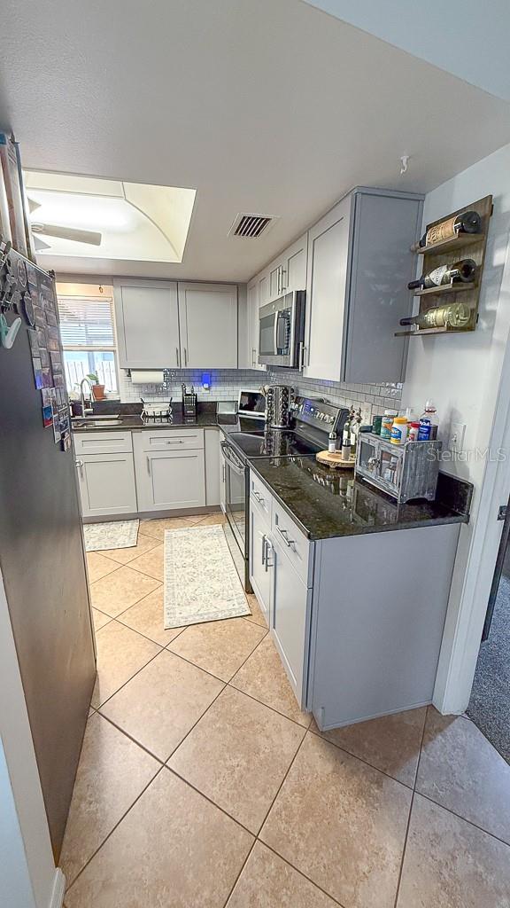 Image 14 of 39 For 3127 Dole Street