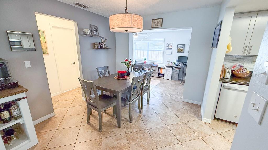 Image 17 of 39 For 3127 Dole Street