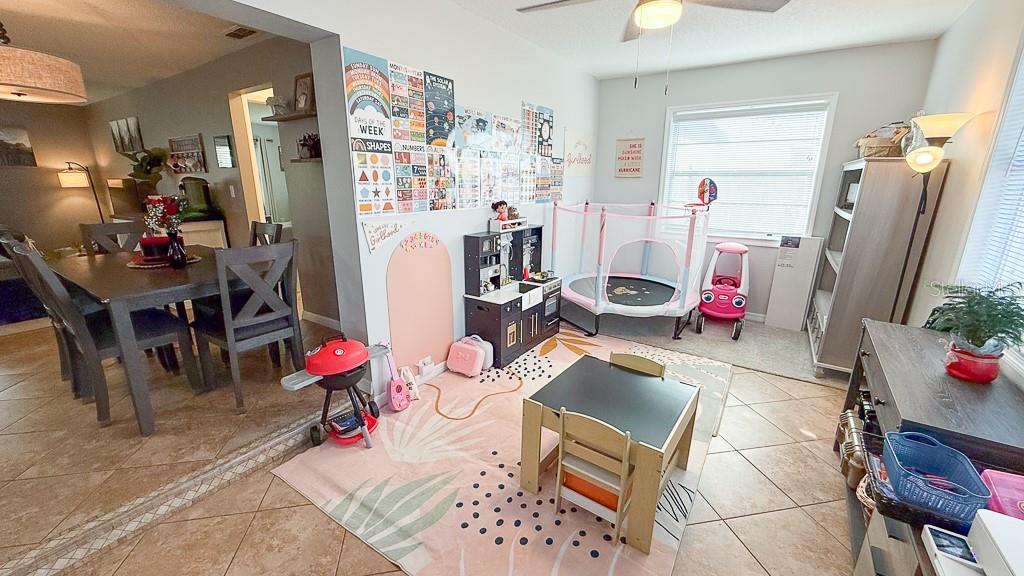 Image 32 of 39 For 3127 Dole Street